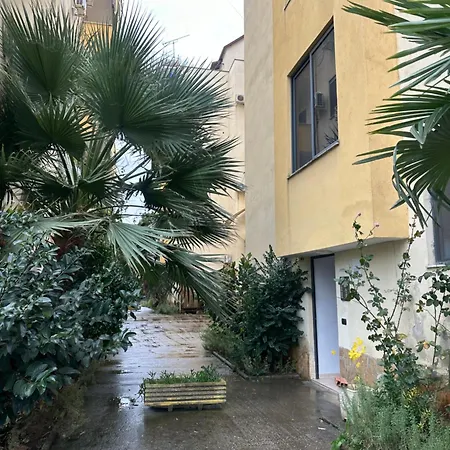 Tek Kompleksi Thomallari-golem * Golem (Tirana)