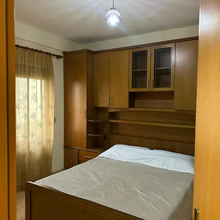 Tek Kompleksi Thomallari-golem Golem (Tirana)