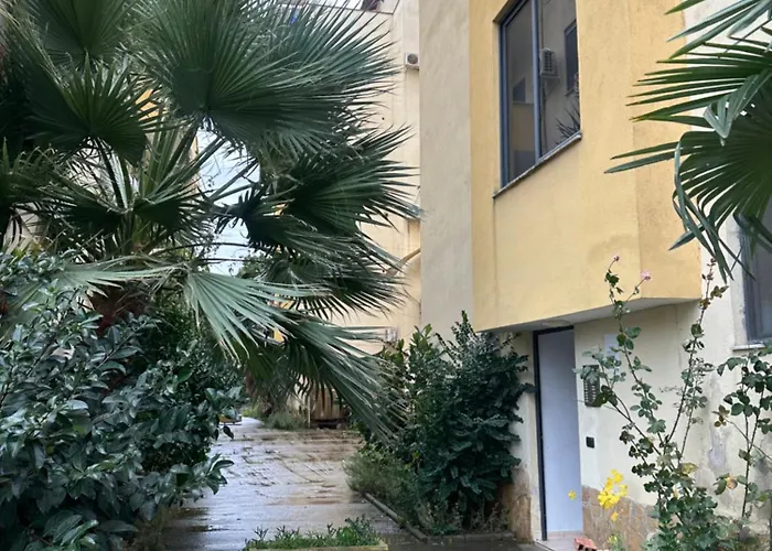 Tek Kompleksi Thomallari-golem * Golem (Tirana)