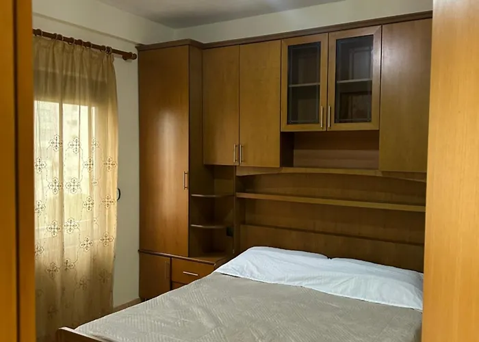 Tek Kompleksi Thomallari-golem Golem (Tirana)